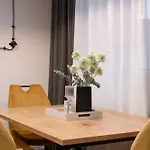 Urban Nest Rustic & Golden Superior By Bookinghost Apartman *