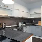 Urban Nest Rustic & Golden Superior By Bookinghost Apartman