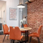 Urban Nest Rustic & Golden Superior By Bookinghost Apartman