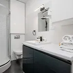 Apartman Urban Nest Rustic & Golden Superior By Bookinghost