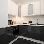 Urban Nest Rustic & Golden Superior By Bookinghost Apartman