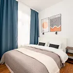 Urban Nest Rustic & Golden Superior By Bookinghost Apartman *