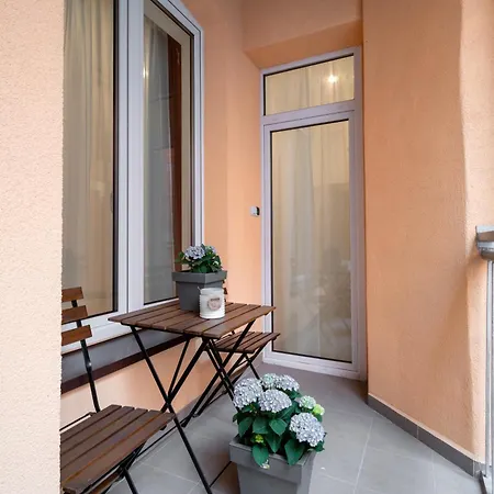 Apartment Urban Nest Rustic & Golden Superior By Bookinghost Katowice