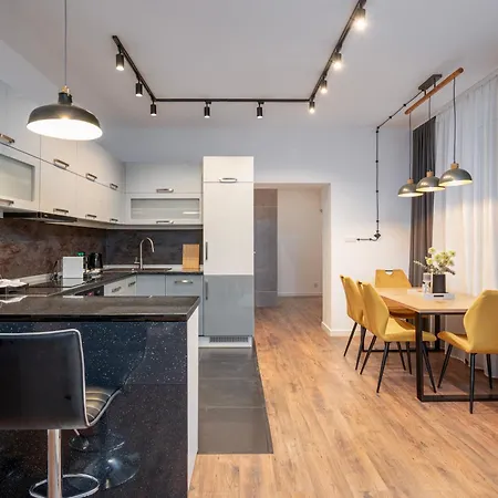 Urban Nest Rustic & Golden Superior By Bookinghost Apartamento