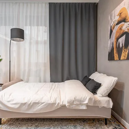 Urban Nest Rustic & Golden Superior By Bookinghost