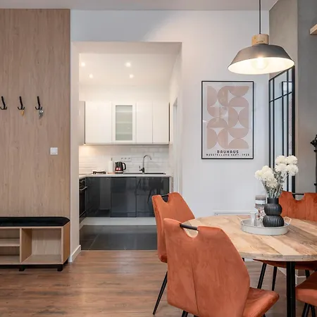 Urban Nest Rustic & Golden Superior By Bookinghost *