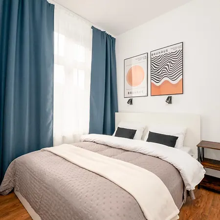 Urban Nest Rustic & Golden Superior By Bookinghost Apartamento *